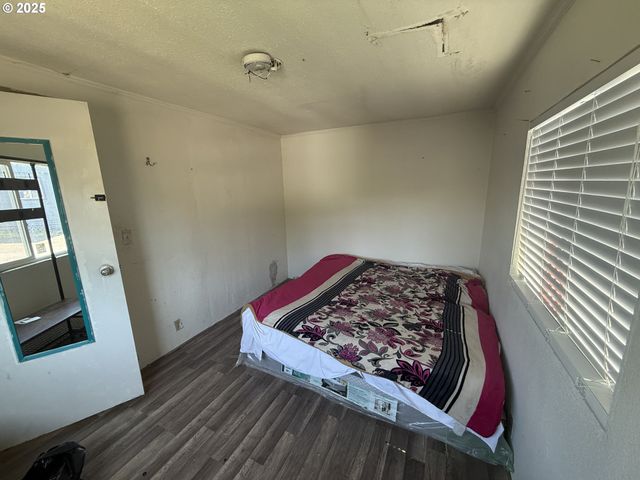 34956 SEAVEY LOOP Rd 66, Eugene, OR 97405
