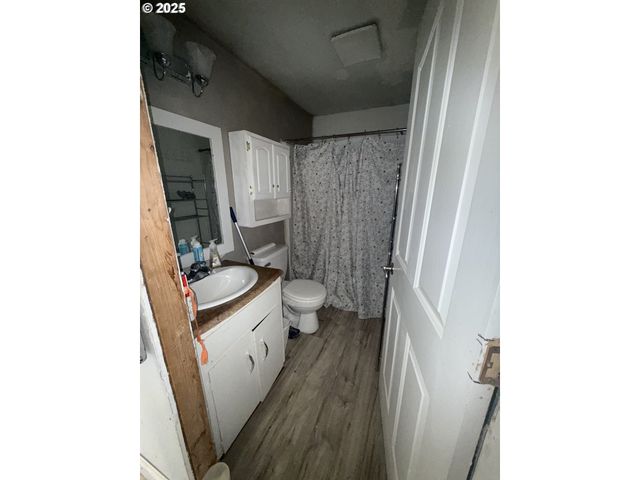 34956 SEAVEY LOOP Rd 66, Eugene, OR 97405