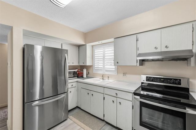 9940 47TH AVENUE N 216, St Petersburg, FL 33708