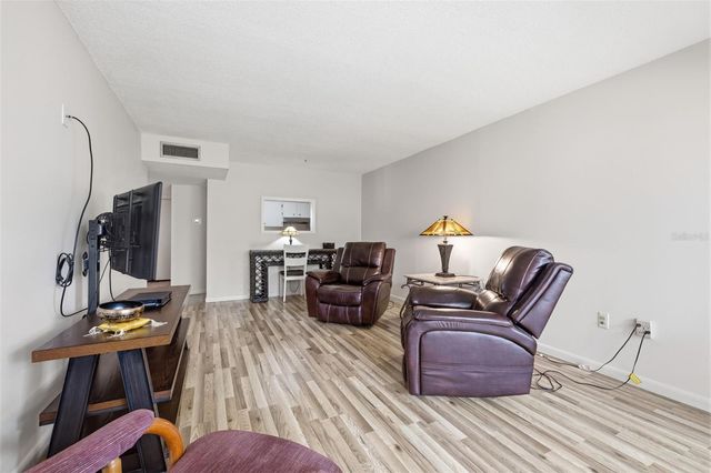 9940 47TH AVENUE N 216, St Petersburg, FL 33708