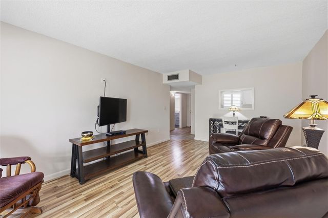 9940 47TH AVENUE N 216, St Petersburg, FL 33708