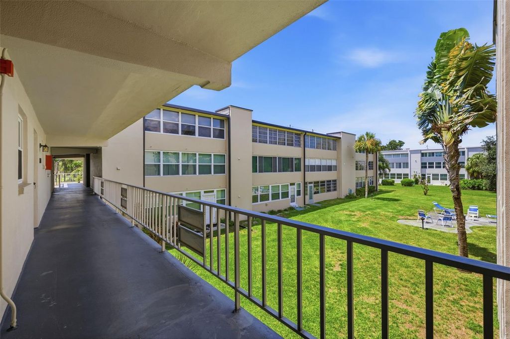9940 47TH AVENUE N 216, St Petersburg, FL 33708