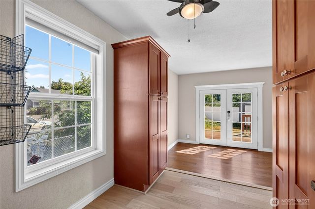 6704 23rd Avenue SW, Seattle, WA 98106