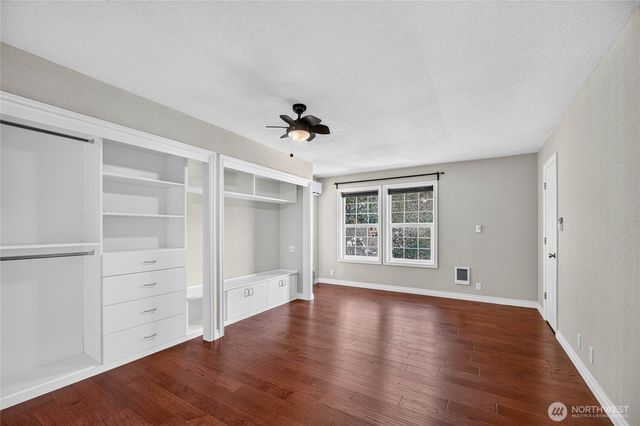 6704 23rd Avenue SW, Seattle, WA 98106