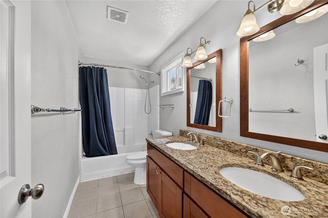 6704 23rd Avenue SW, Seattle, WA 98106