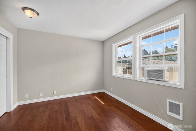 6704 23rd Avenue SW, Seattle, WA 98106