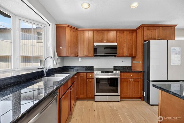 6704 23rd Avenue SW, Seattle, WA 98106