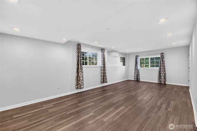 6704 23rd Avenue SW, Seattle, WA 98106