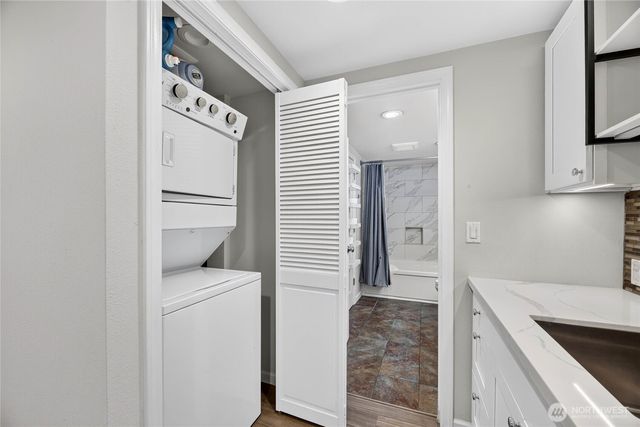 6704 23rd Avenue SW, Seattle, WA 98106