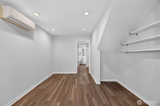 6704 23rd Avenue SW, Seattle, WA 98106