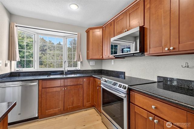 6704 23rd Avenue SW, Seattle, WA 98106
