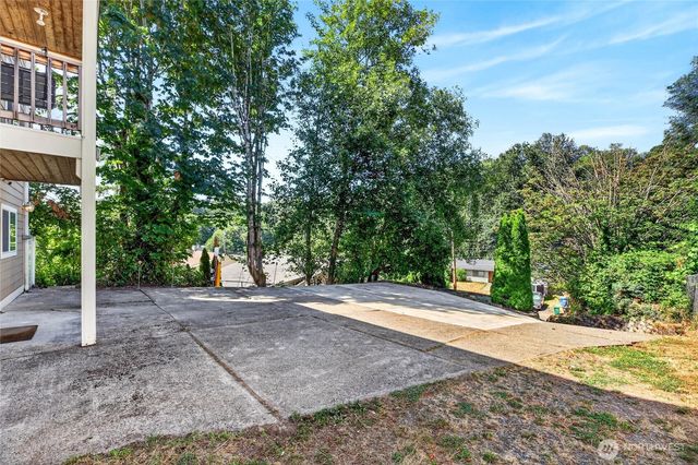 6704 23rd Avenue SW, Seattle, WA 98106