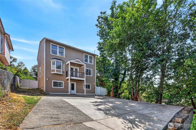 6704 23rd Avenue SW, Seattle, WA 98106