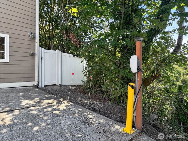 6704 23rd Avenue SW, Seattle, WA 98106