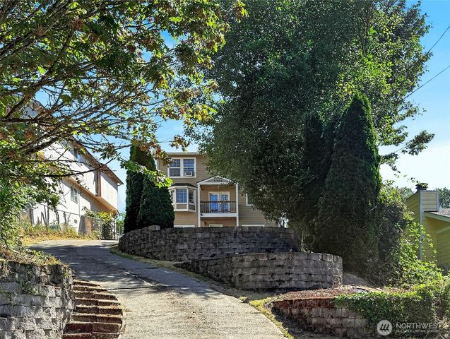 6704 23rd Avenue SW, Seattle, WA 98106