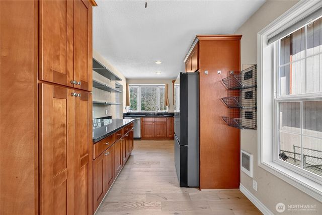 6704 23rd Avenue SW, Seattle, WA 98106