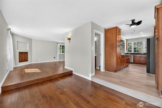 6704 23rd Avenue SW, Seattle, WA 98106