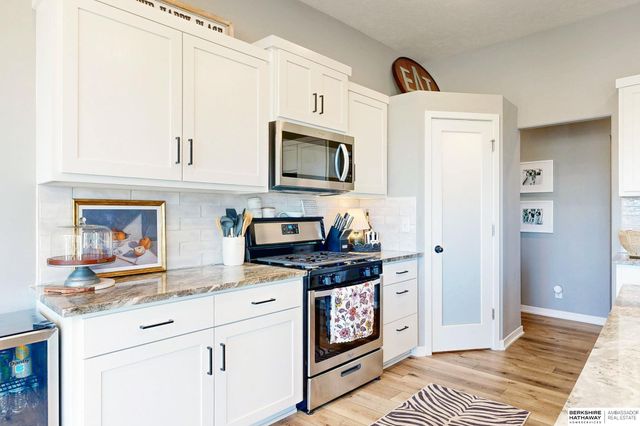 11253 Sunburst Drive, Papillion, NE 68046