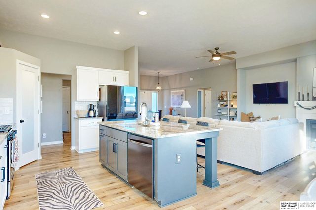 11253 Sunburst Drive, Papillion, NE 68046