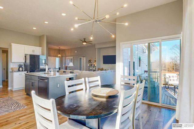 11253 Sunburst Drive, Papillion, NE 68046