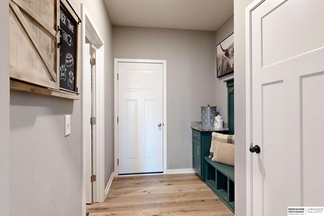 11253 Sunburst Drive, Papillion, NE 68046