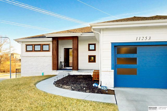 11253 Sunburst Drive, Papillion, NE 68046