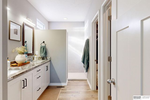 11253 Sunburst Drive, Papillion, NE 68046