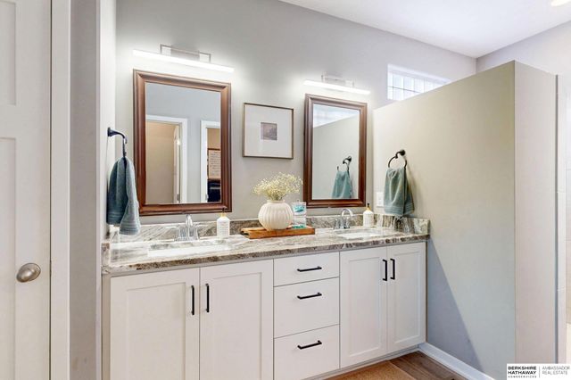 11253 Sunburst Drive, Papillion, NE 68046