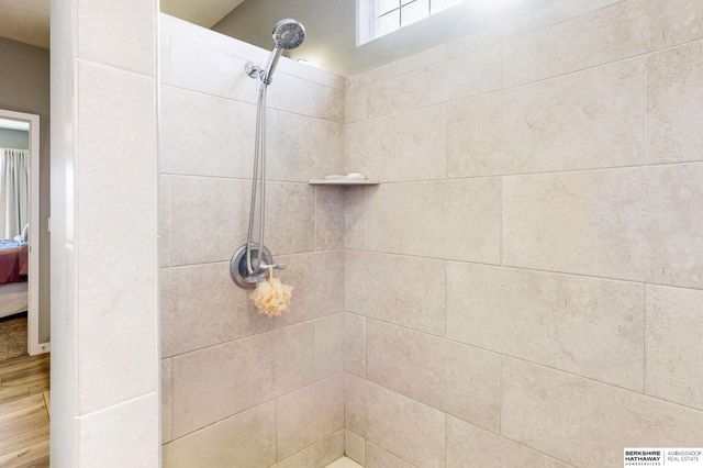 11253 Sunburst Drive, Papillion, NE 68046