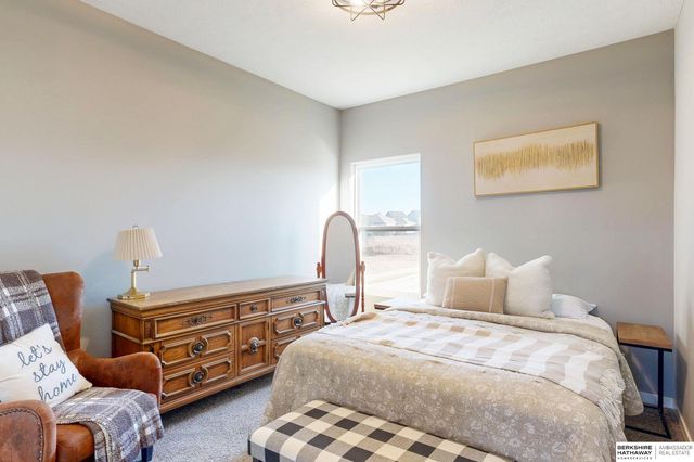 11253 Sunburst Drive, Papillion, NE 68046