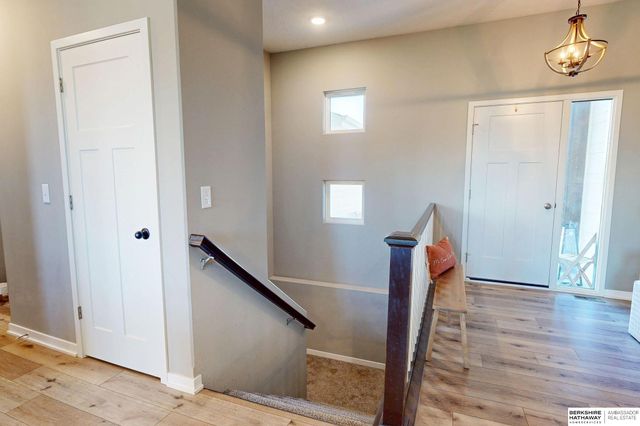 11253 Sunburst Drive, Papillion, NE 68046