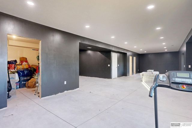 11253 Sunburst Drive, Papillion, NE 68046