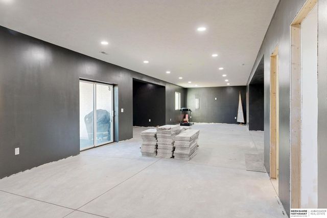 11253 Sunburst Drive, Papillion, NE 68046