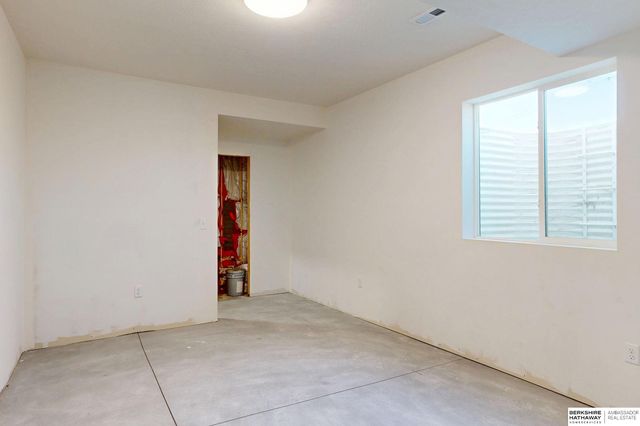 11253 Sunburst Drive, Papillion, NE 68046