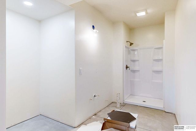 11253 Sunburst Drive, Papillion, NE 68046