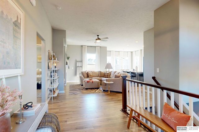 11253 Sunburst Drive, Papillion, NE 68046