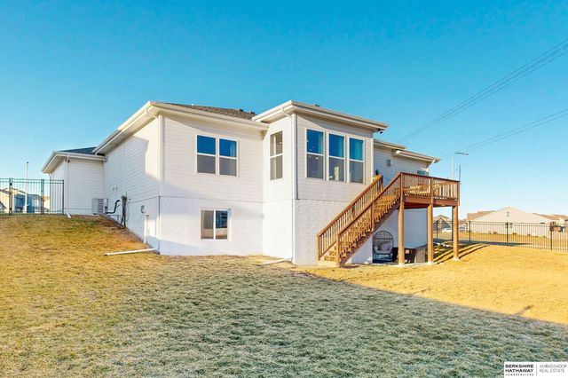 11253 Sunburst Drive, Papillion, NE 68046