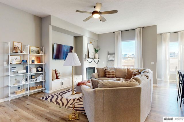 11253 Sunburst Drive, Papillion, NE 68046