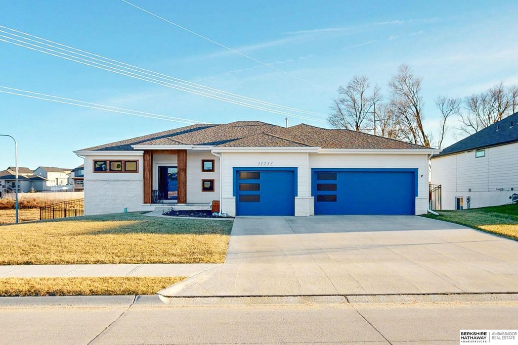 11253 Sunburst Drive, Papillion, NE 68046