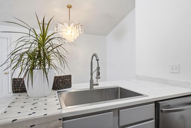 5169 Novelty Avenue, 72E, Canal Winchester, OH 43110