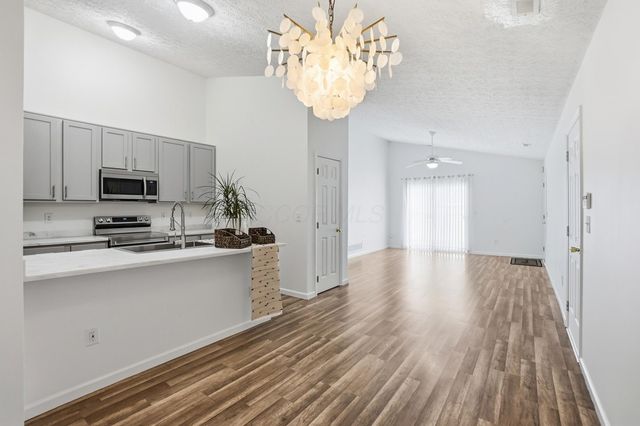 5169 Novelty Avenue, 72E, Canal Winchester, OH 43110