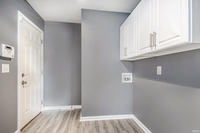 51175 Kendallwood Drive, Granger, IN 46530