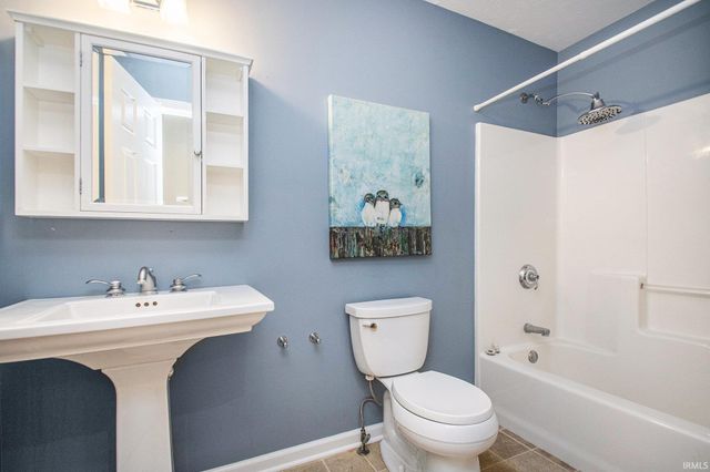 51175 Kendallwood Drive, Granger, IN 46530