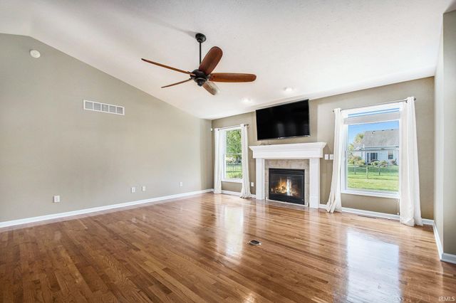 51175 Kendallwood Drive, Granger, IN 46530