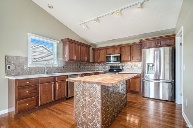 51175 Kendallwood Drive, Granger, IN 46530