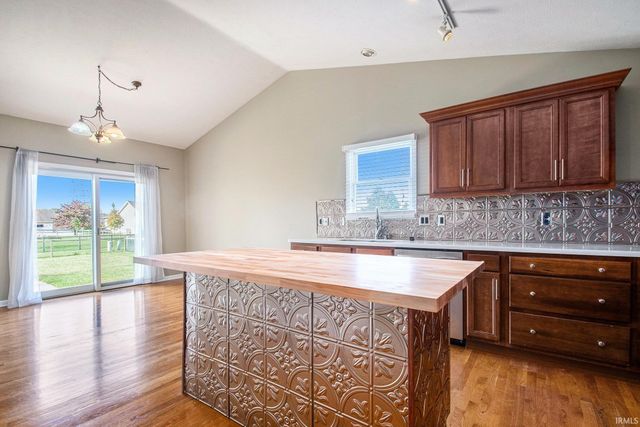 51175 Kendallwood Drive, Granger, IN 46530