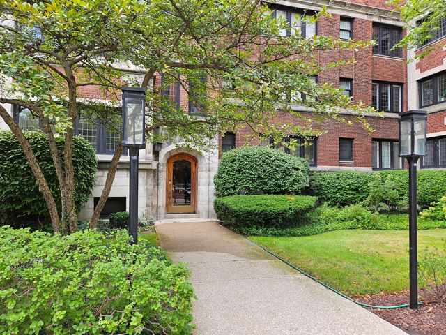 5656 S Dorchester Avenue 1, Chicago, IL 60637