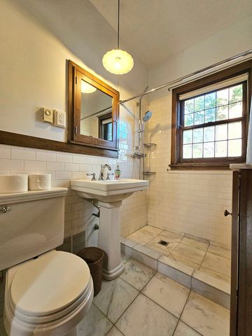 5656 S Dorchester Avenue 1, Chicago, IL 60637