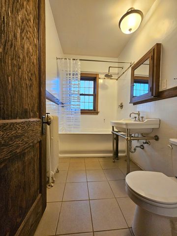 5656 S Dorchester Avenue 1, Chicago, IL 60637