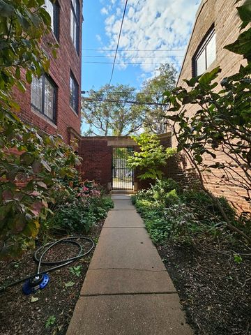 5656 S Dorchester Avenue 1, Chicago, IL 60637